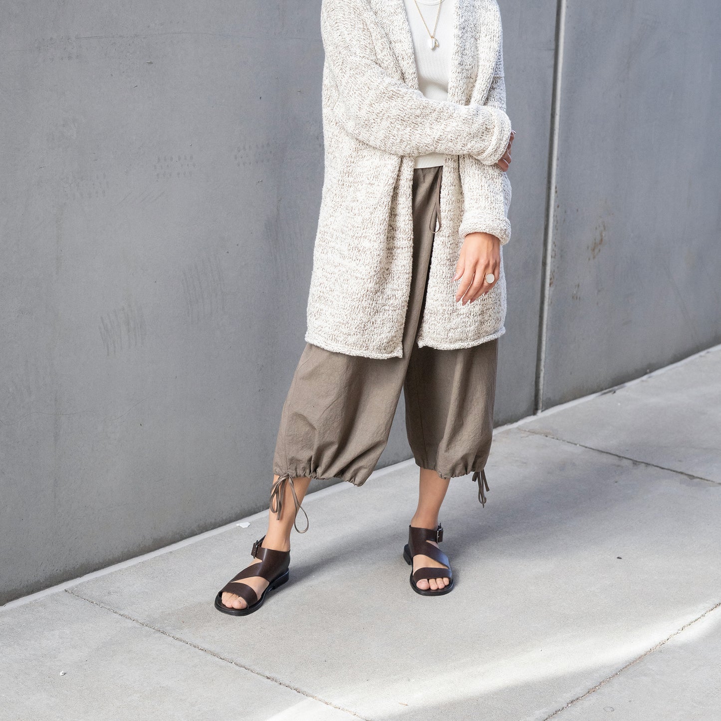 Cropped Cinch Pant in Mole