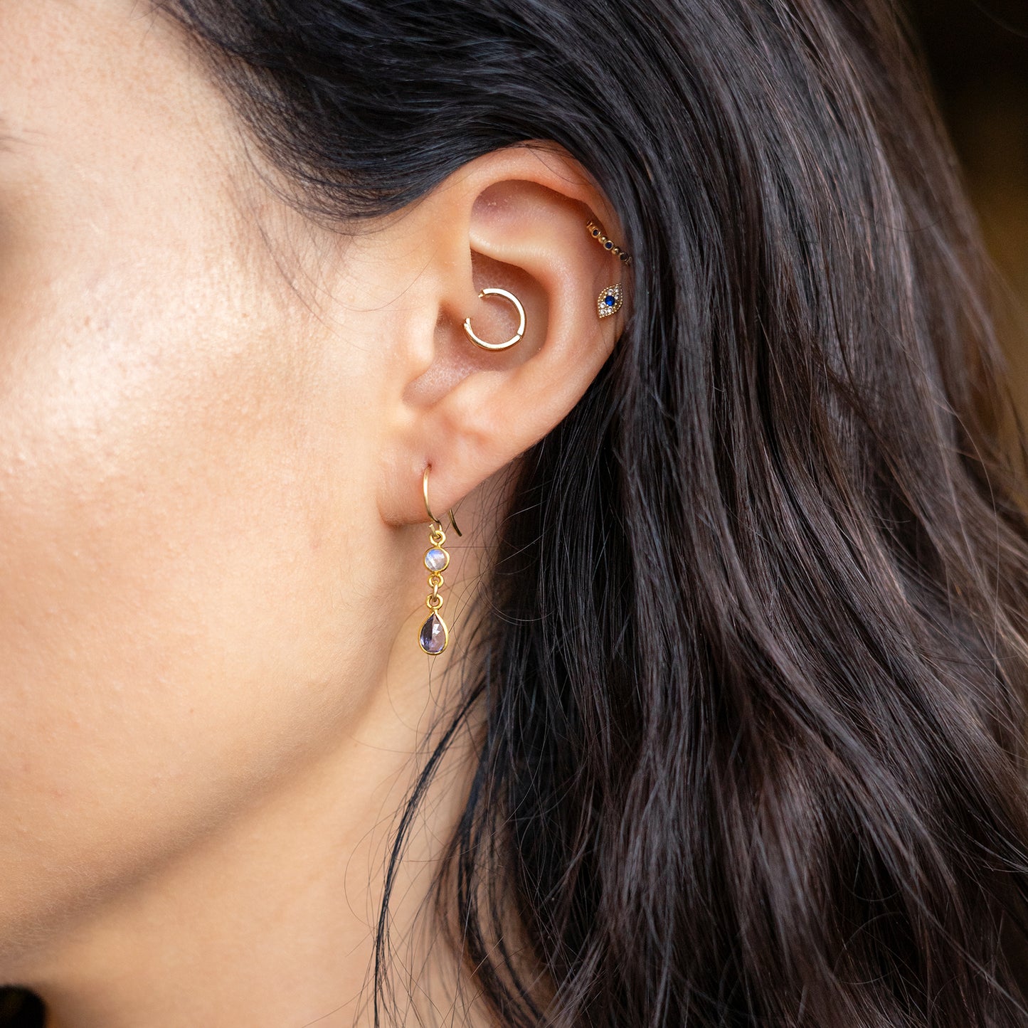 Facetted circle moonstones 18k yellow gold These earrings are one-of-a-kind EA-MN18