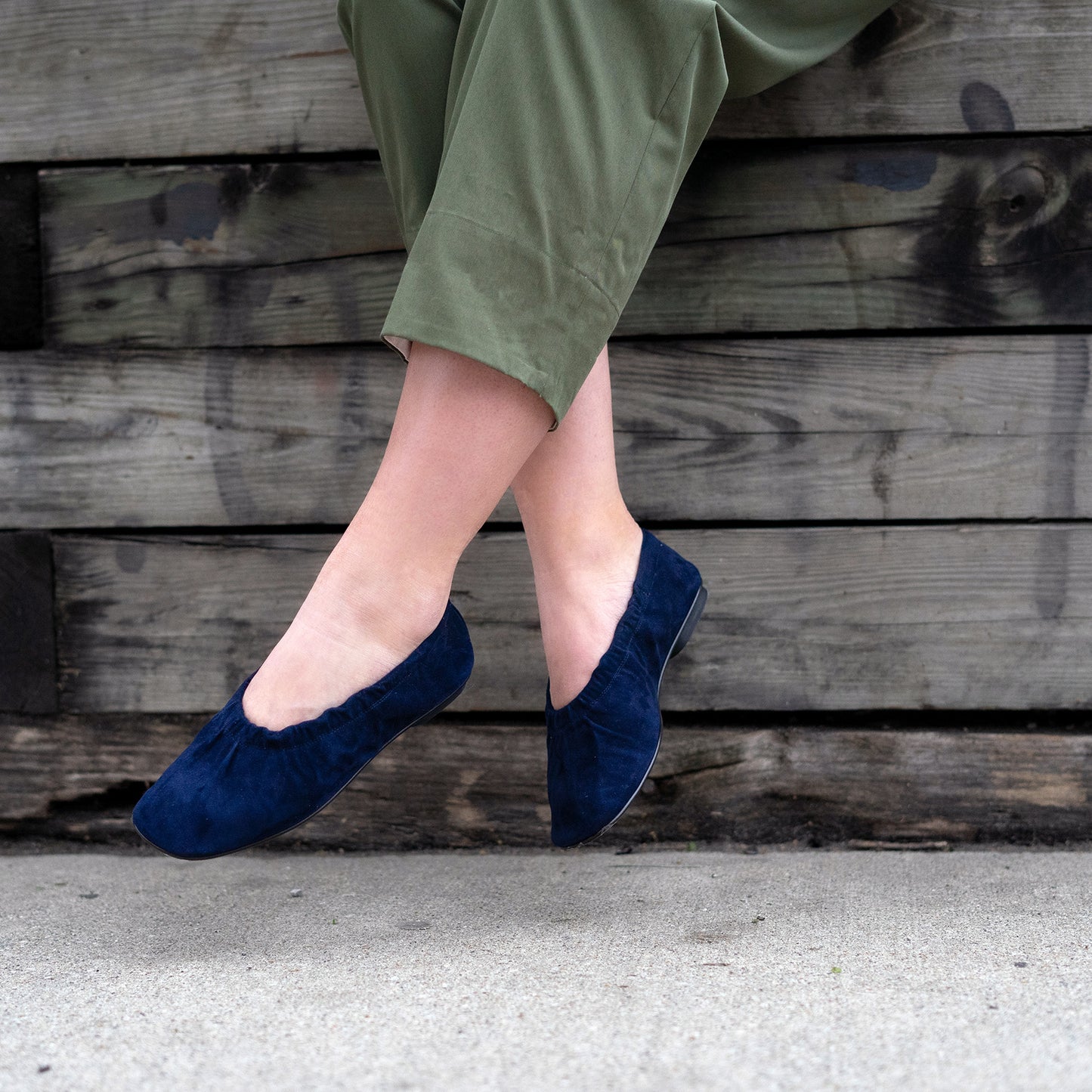 Mica Elastic Flat in Indigo Suede