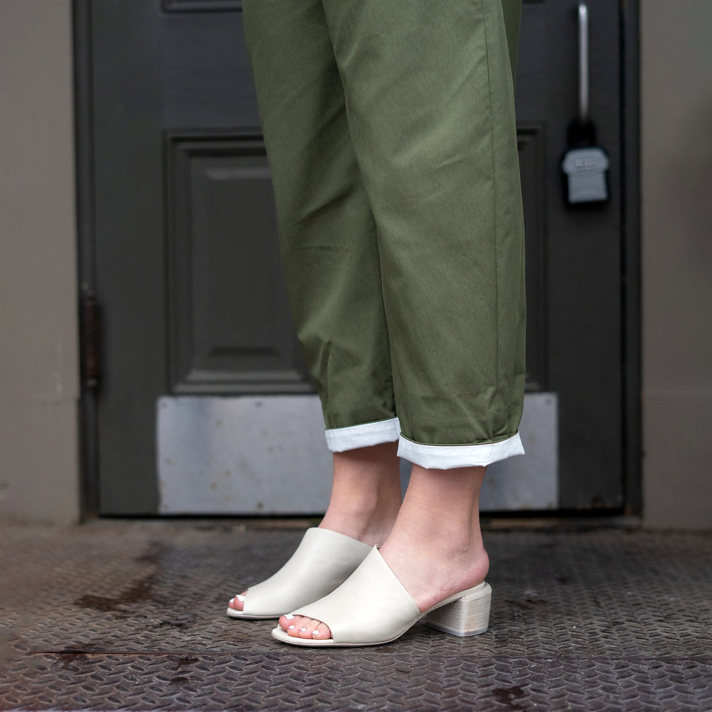 Hadry 008 Leather Sandals in Nebbia