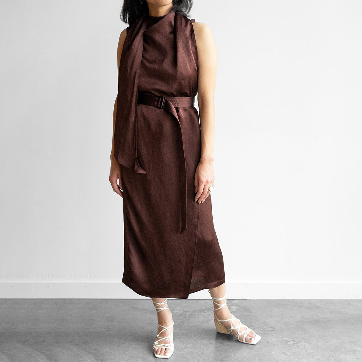 Dera Sleeveless Dress In Mahogany