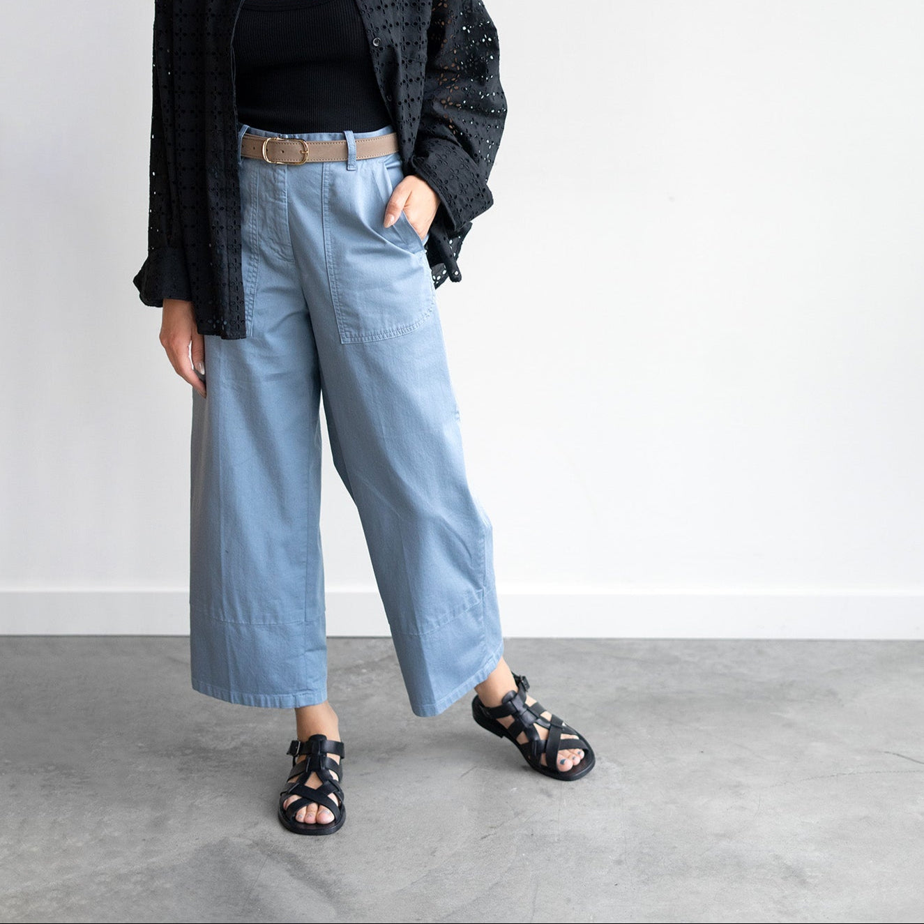 On Stage Chino in Avio Blue