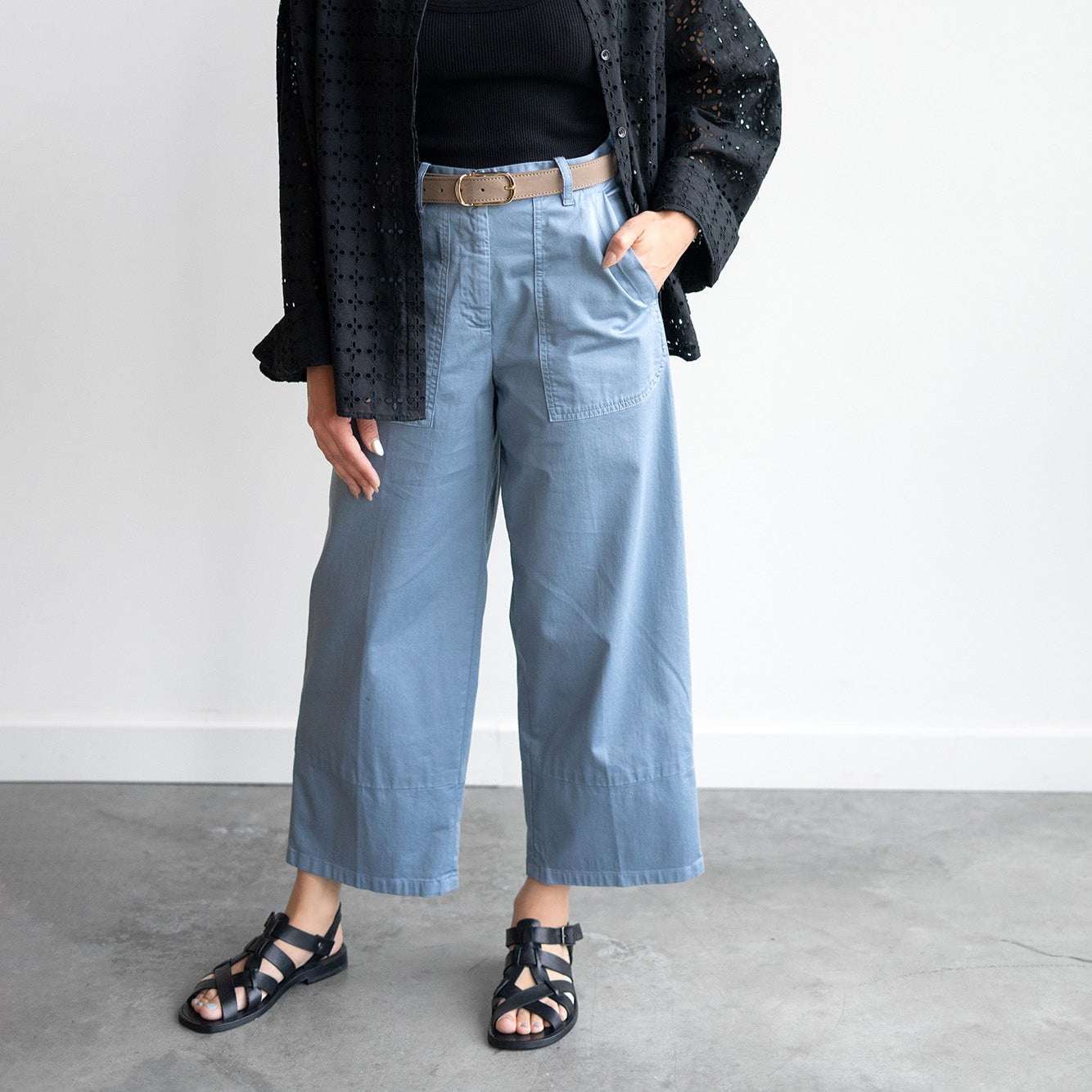 On Stage Chino in Avio Blue