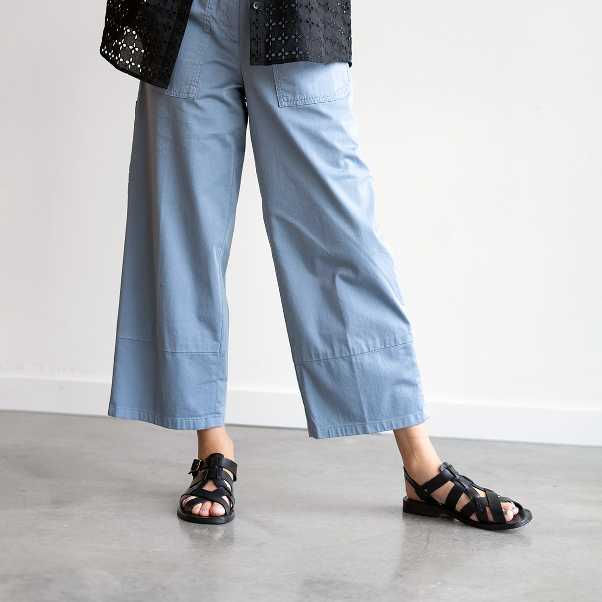 On Stage Chino in Avio Blue