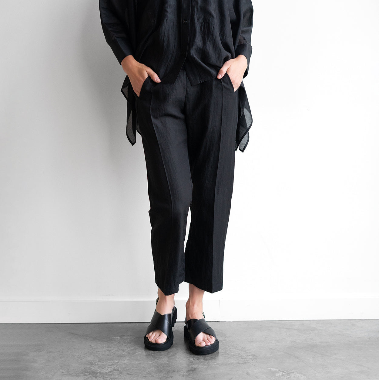 Cropped Eko Pant in Black