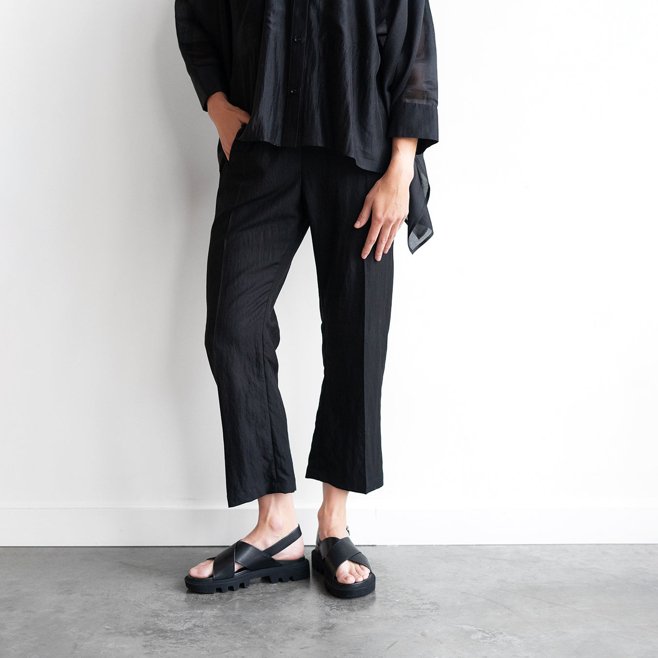 Cropped Eko Pant in Black