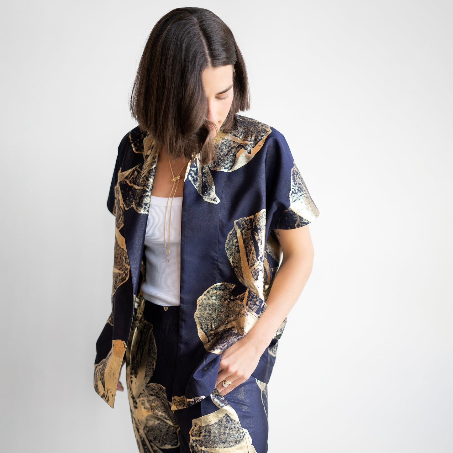 Ari Jacquard Shrug in Ink & Gold