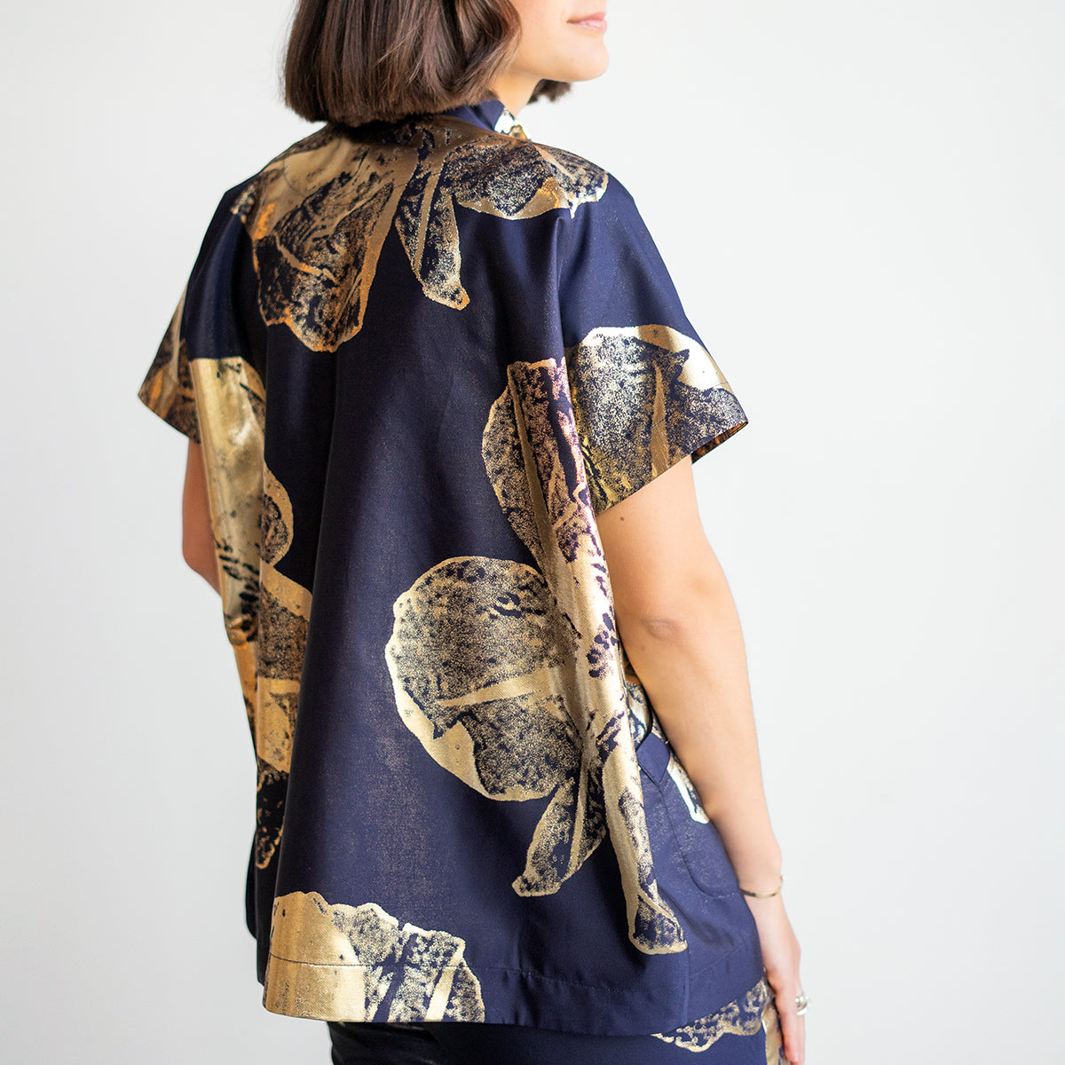 Ari Jacquard Shrug in Ink & Gold