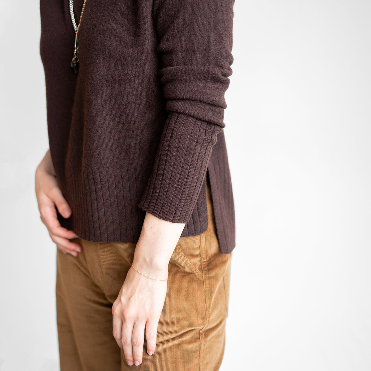 Hi Low Rib Trim Sweater in Chocolate