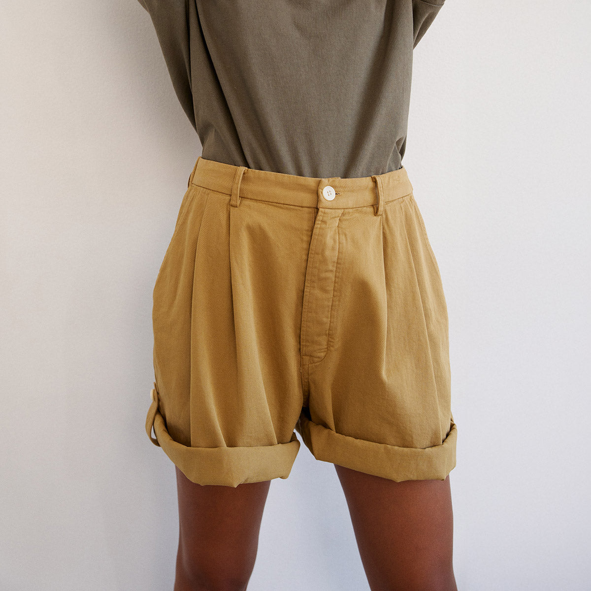 The Pleat Short in Khaki