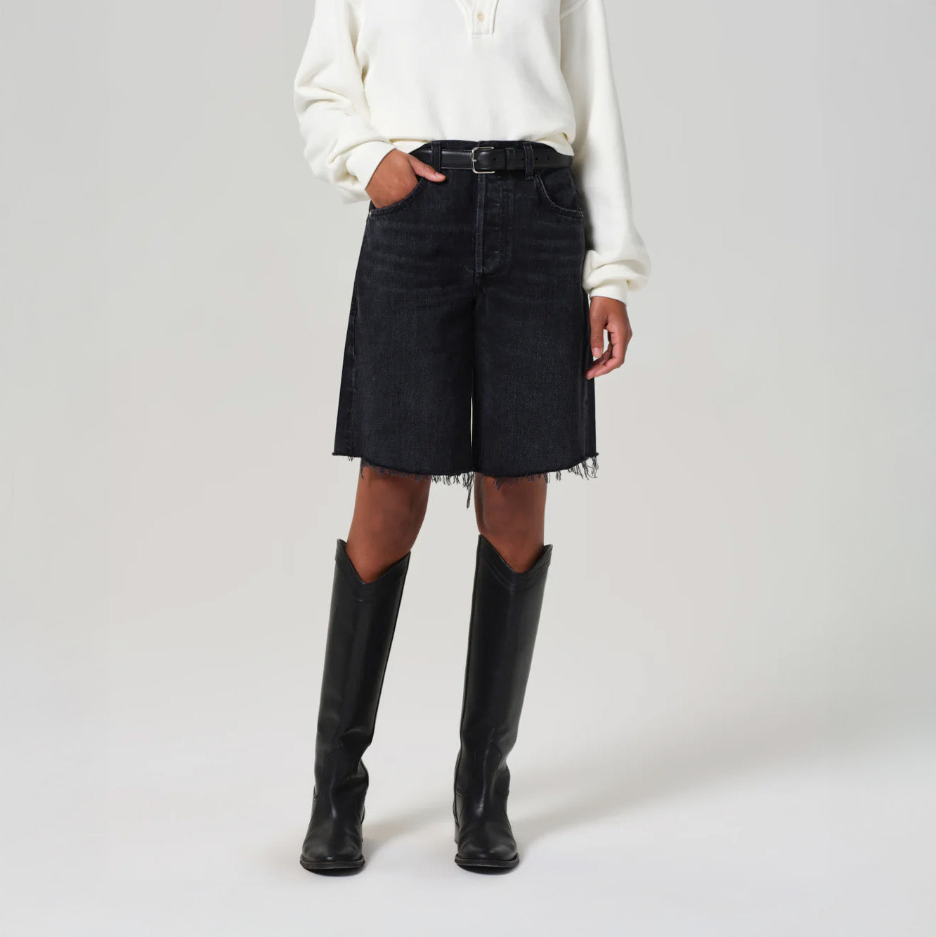 Ayla Short in Voila