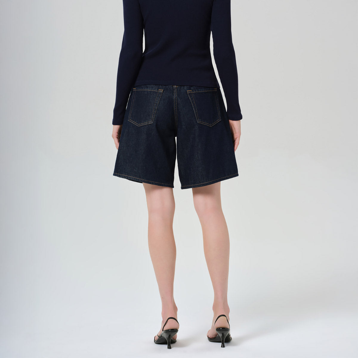 Ayla Short in Juno