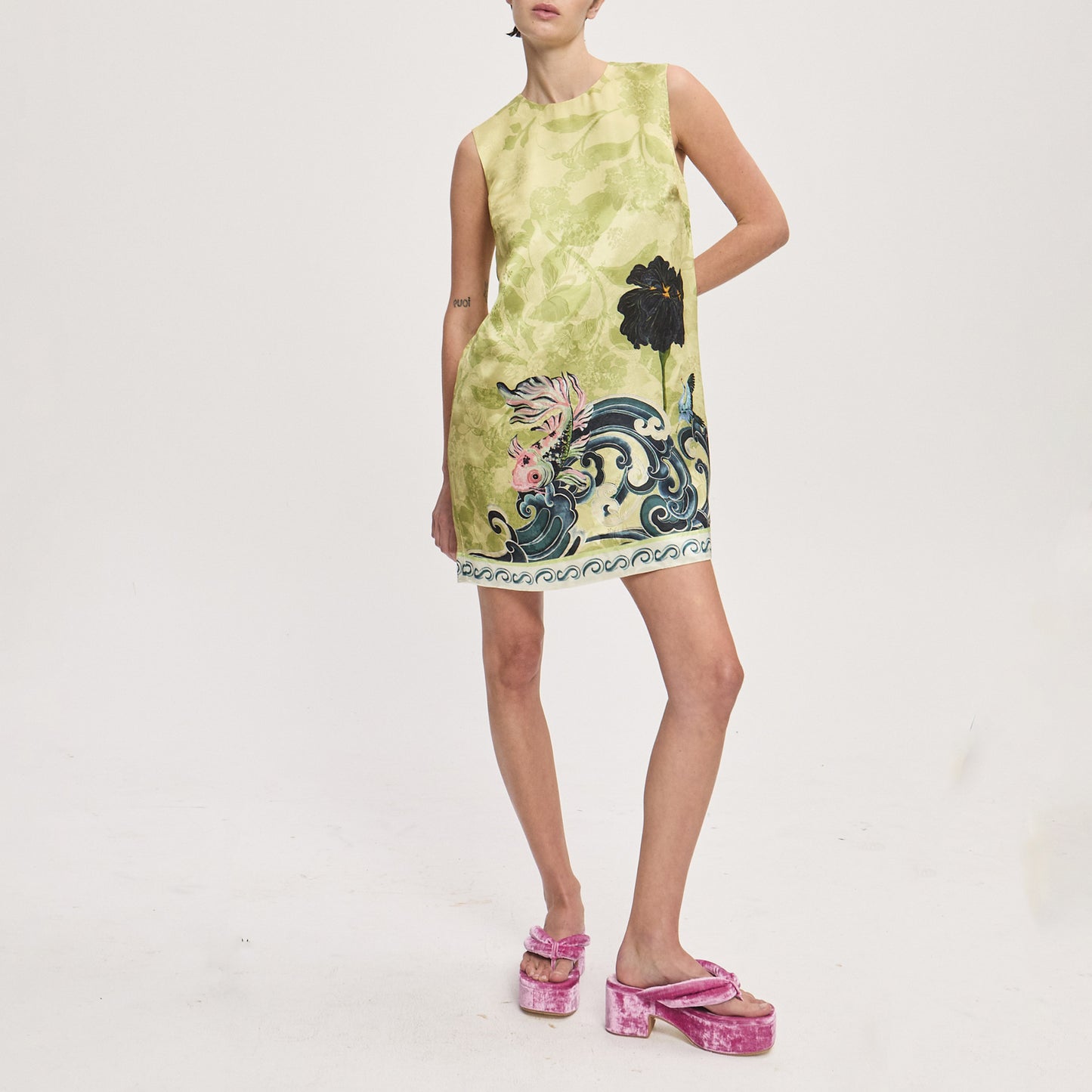 Crew neckline with a button closure at the back and a straight silhouette Fabric: 58% viscose, 42% silk Length: 36" . 5410D