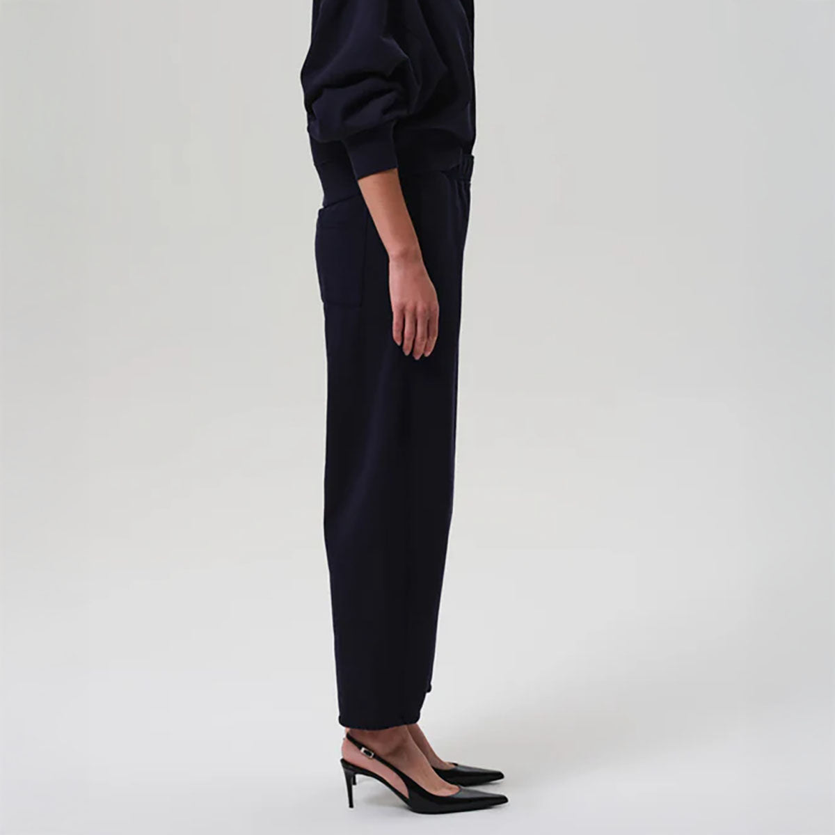 Miro Sweatpant in Navy