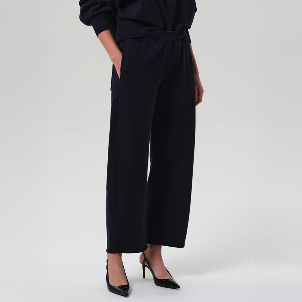 Miro Sweatpant in Navy