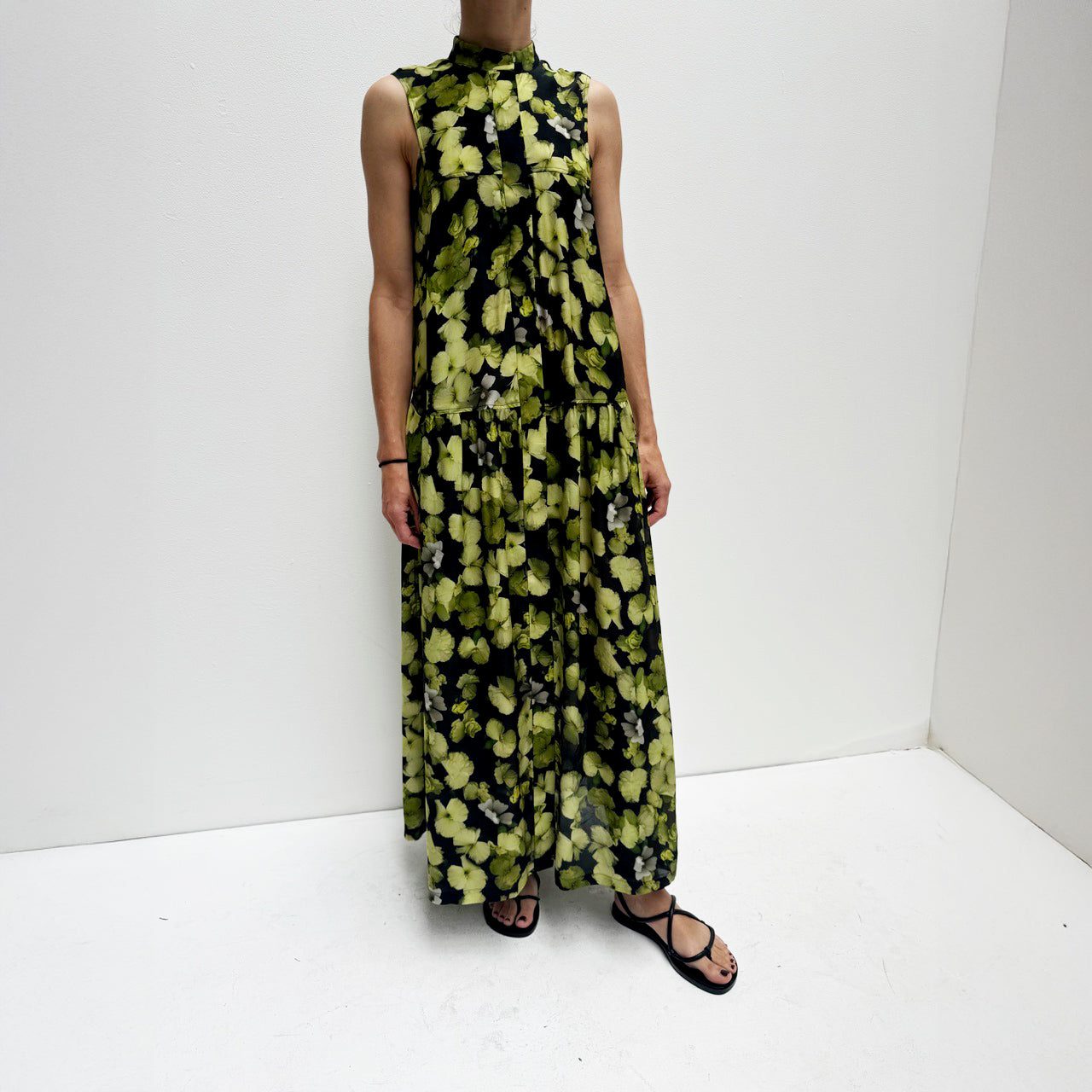 Dess Sleeveless Dress in Black Lime Camellia