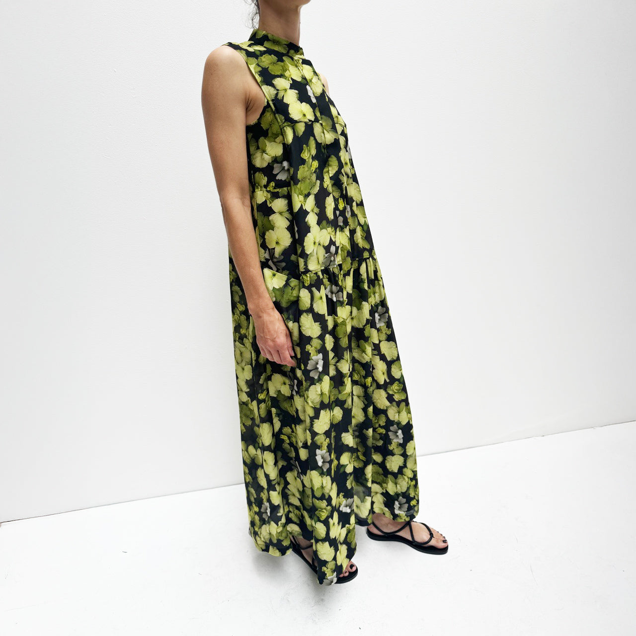 Dess Sleeveless Dress in Black Lime Camellia