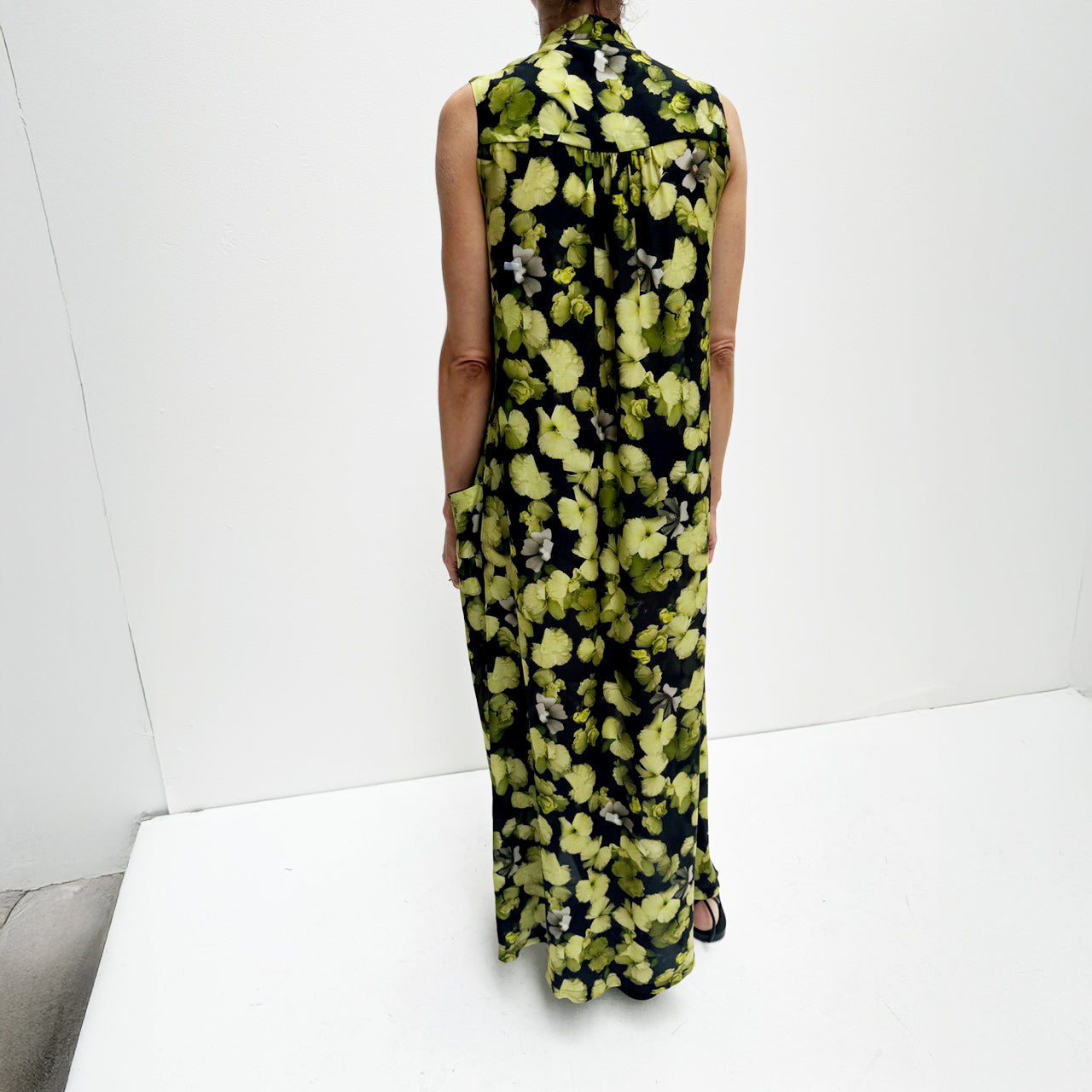 Dess Sleeveless Dress in Black Lime Camellia