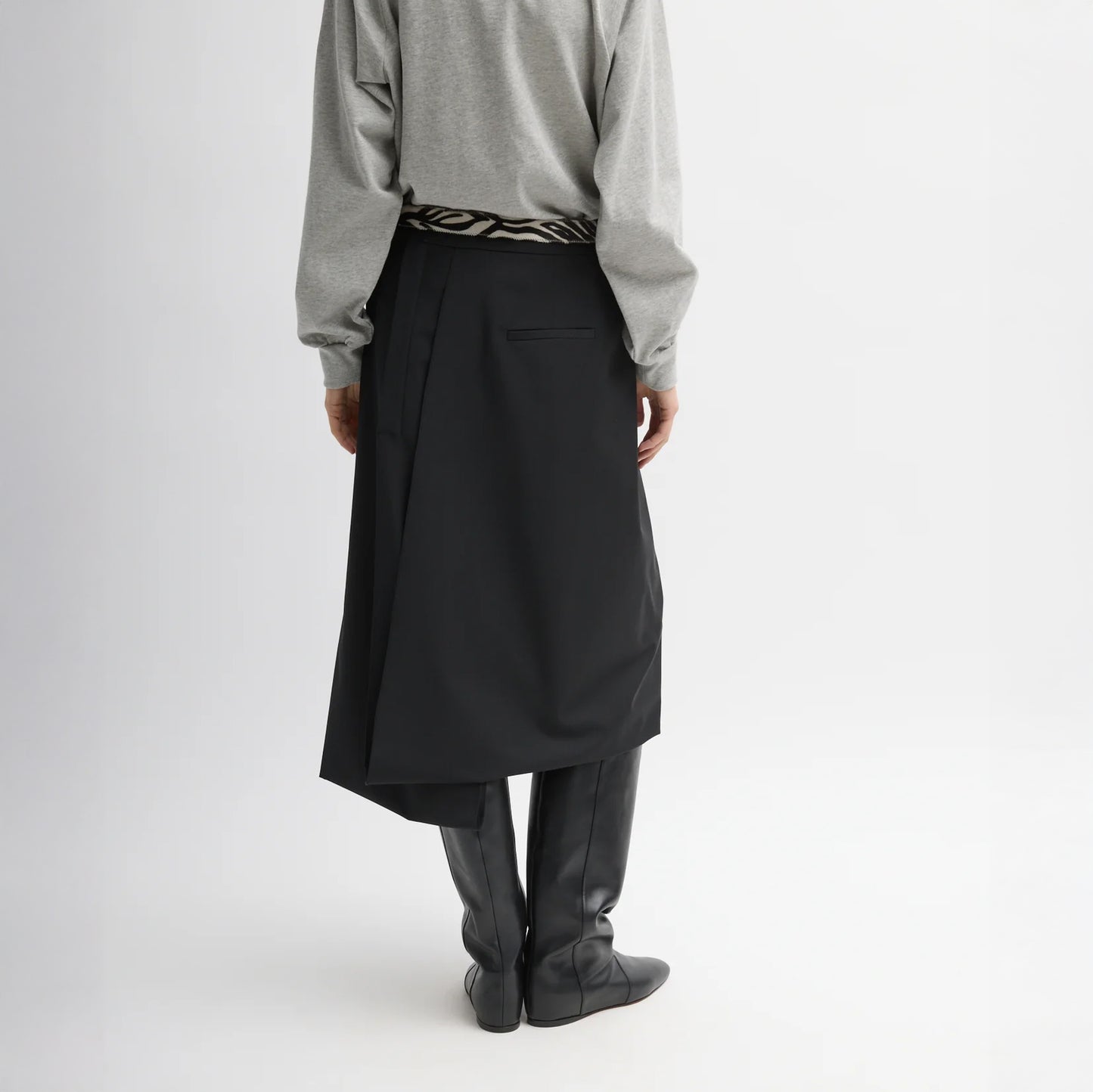 Pliée Skirt in Black Tropical Wool