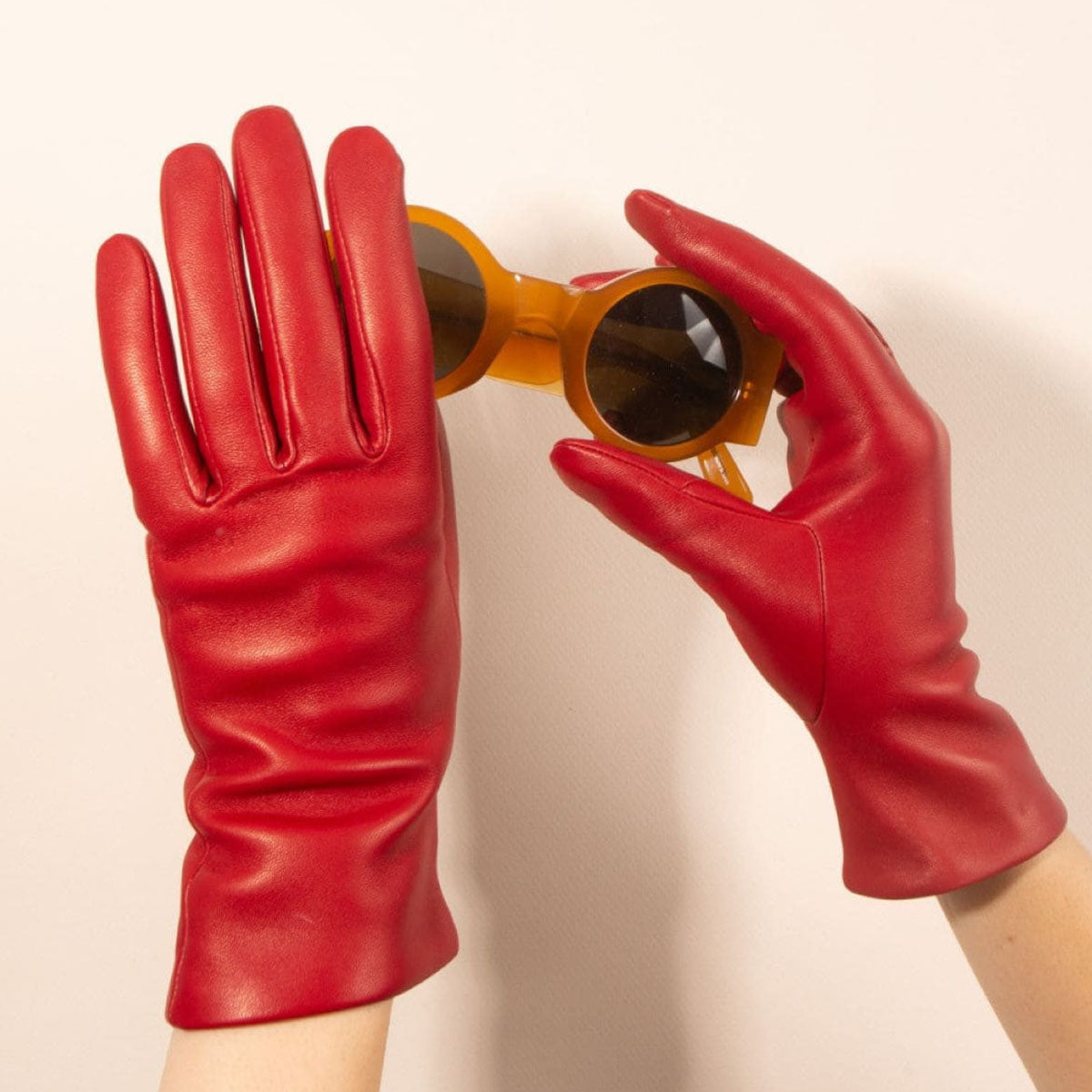 Ines Glove in Cardinal