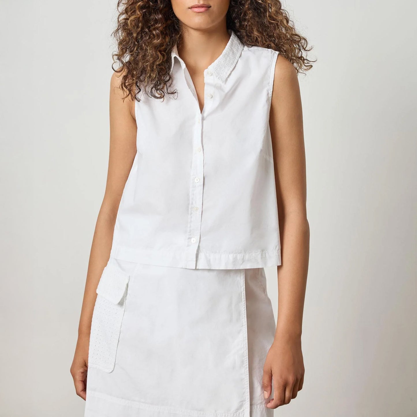 Eyelet Collar Sleeveless Shirt in White