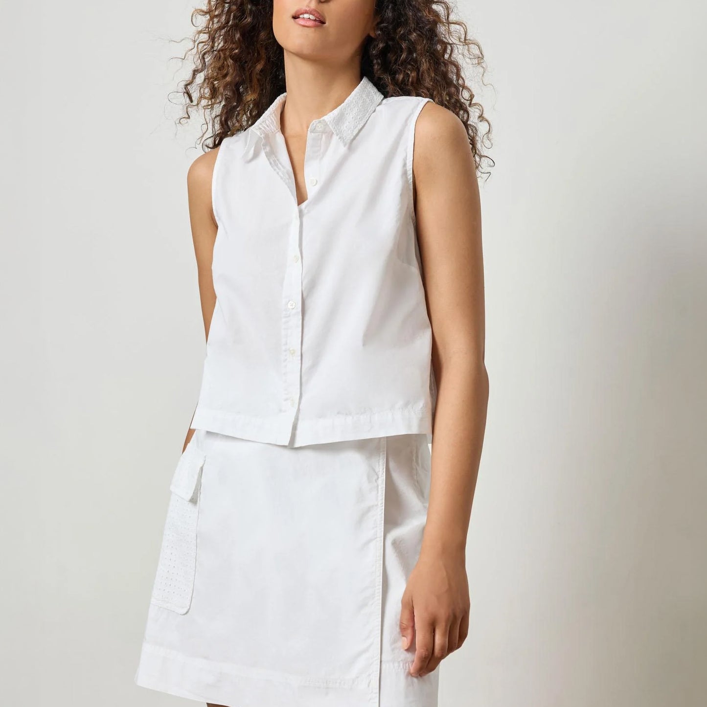 Eyelet Collar Sleeveless Shirt in White