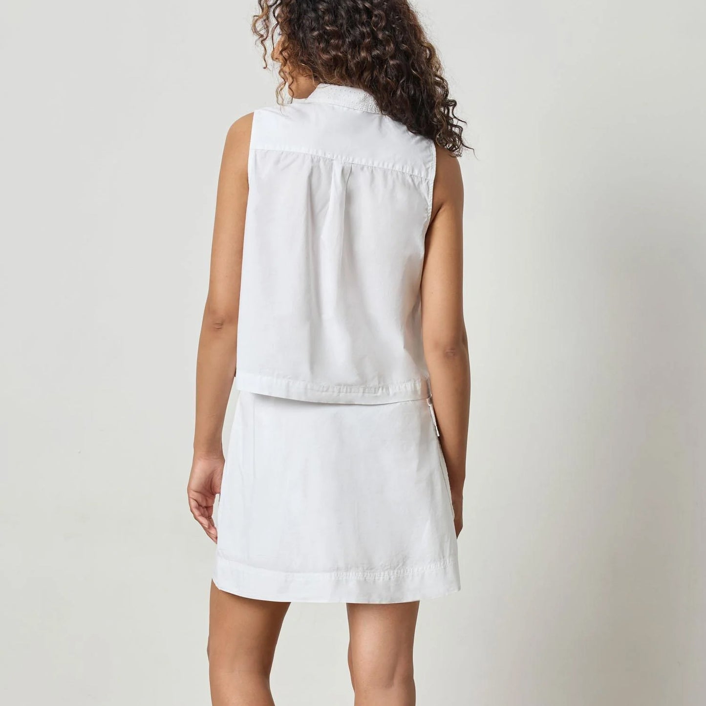 Eyelet Collar Sleeveless Shirt in White