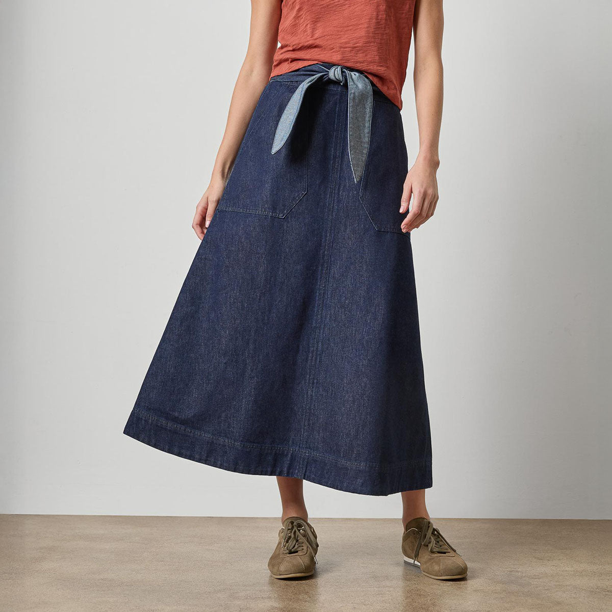 Pocket Front Skirt in Dark Wash Blue