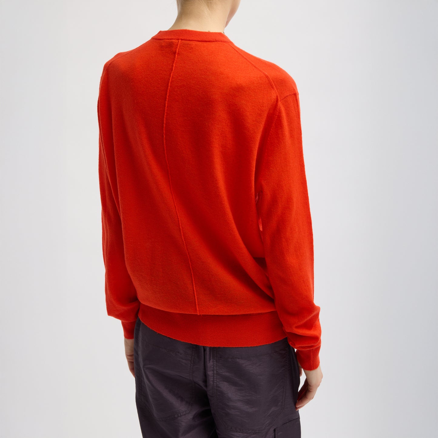 Crewneck sweater with front and back center seam details. Ribbing at neckline, cuffs and hemline. Mercerized Wool: 60% wool, 40% polyamide T000SM6528