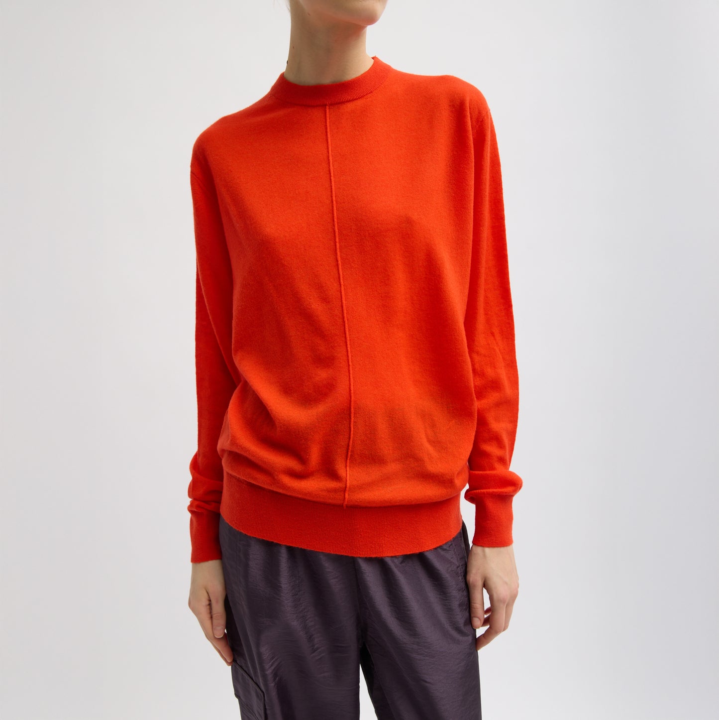 Crewneck sweater with front and back center seam details. Ribbing at neckline, cuffs and hemline. Mercerized Wool: 60% wool, 40% polyamide T000SM6528