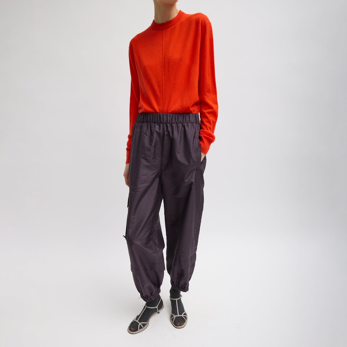 Crewneck sweater with front and back center seam details. Ribbing at neckline, cuffs and hemline. Mercerized Wool: 60% wool, 40% polyamide T000SM6528