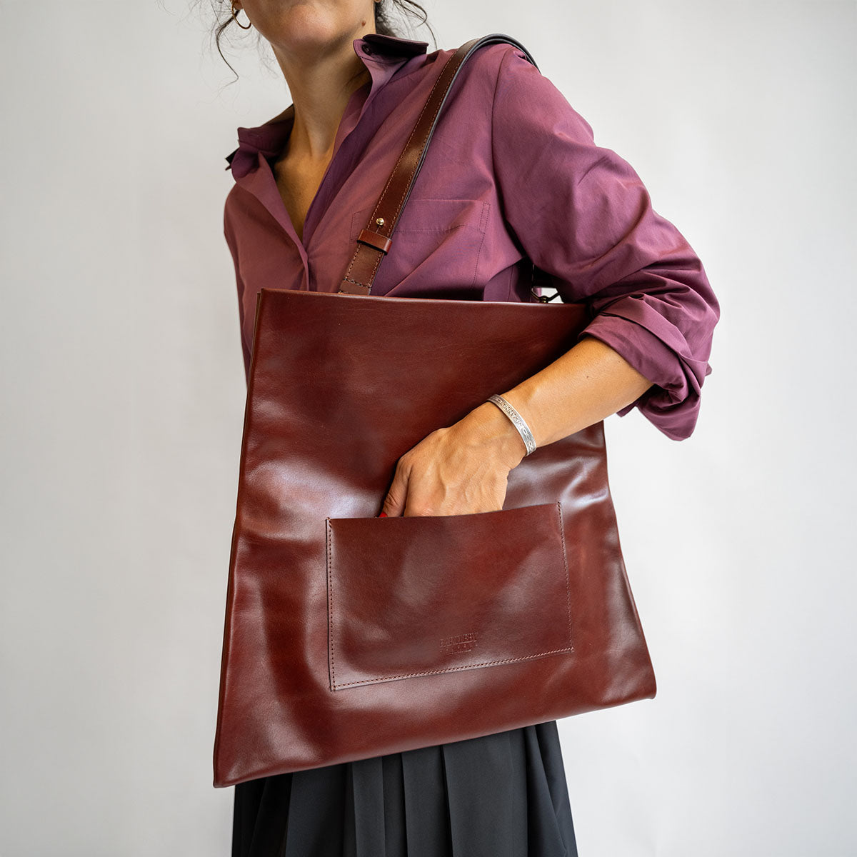 Verani XL Clutch in Oxblood