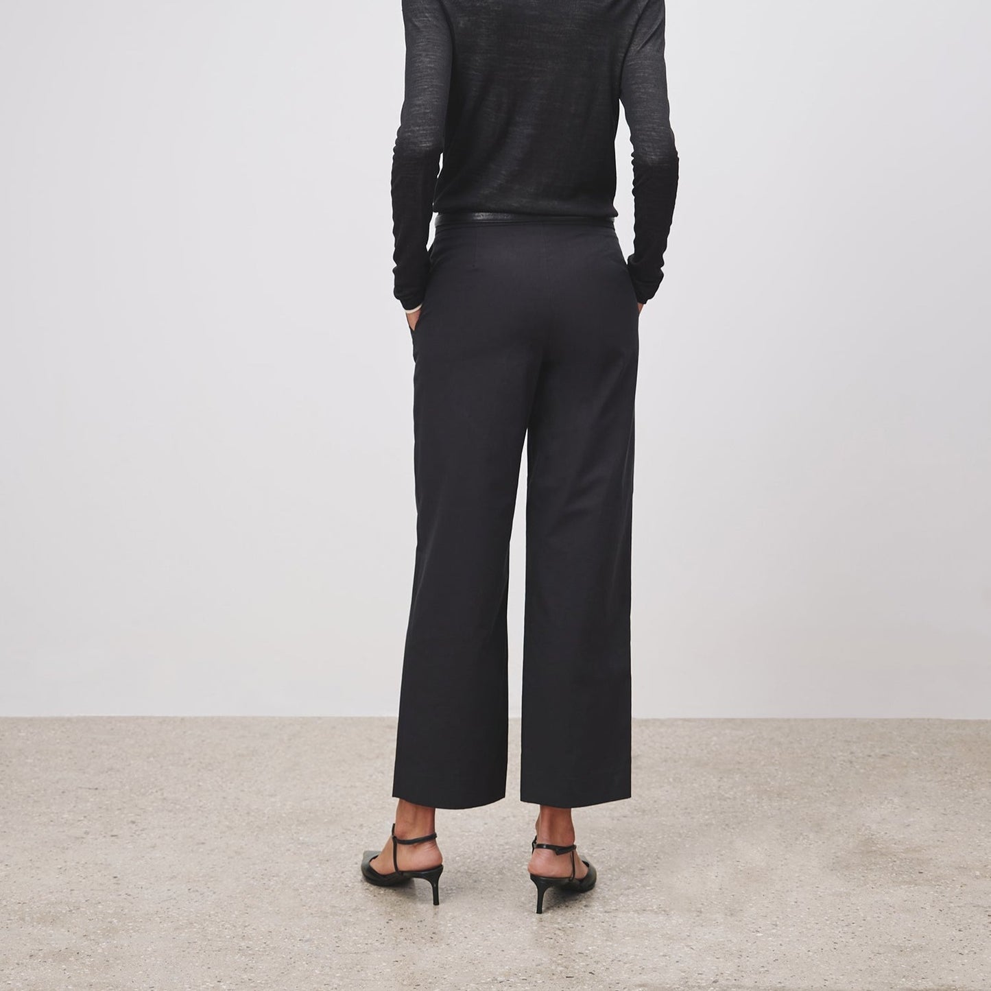 Nohan Cropped Pant in Black