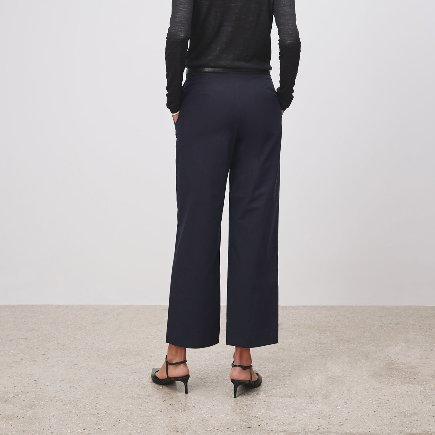 Nohan Cropped Pant in Midnight