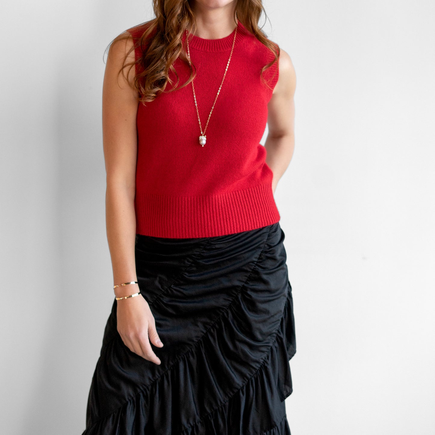 Sleeveless Cashmere Sweater in Vampire Red