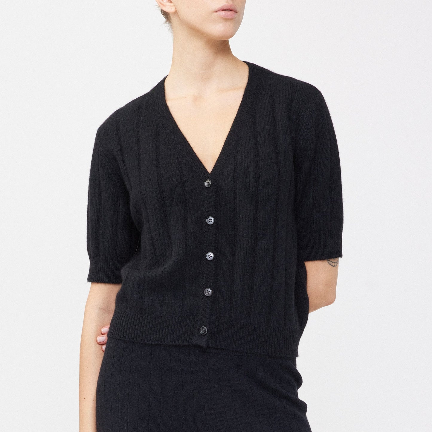 Idun Ribbed Cardigan in Black