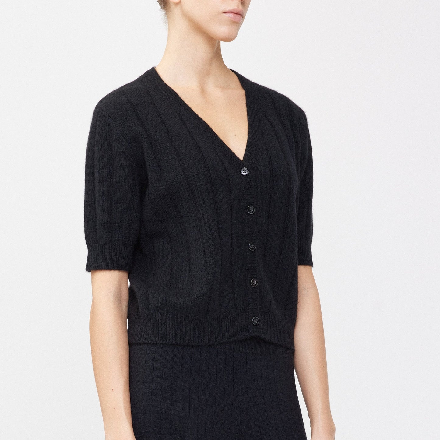 Idun Ribbed Cardigan in Black