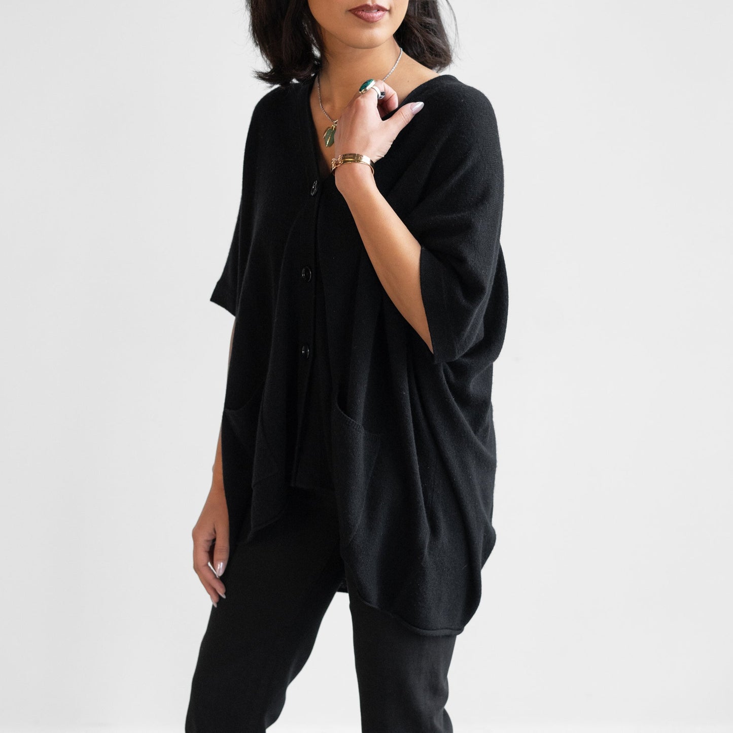 V-Neck Cardigan Sweater Vest in Noir