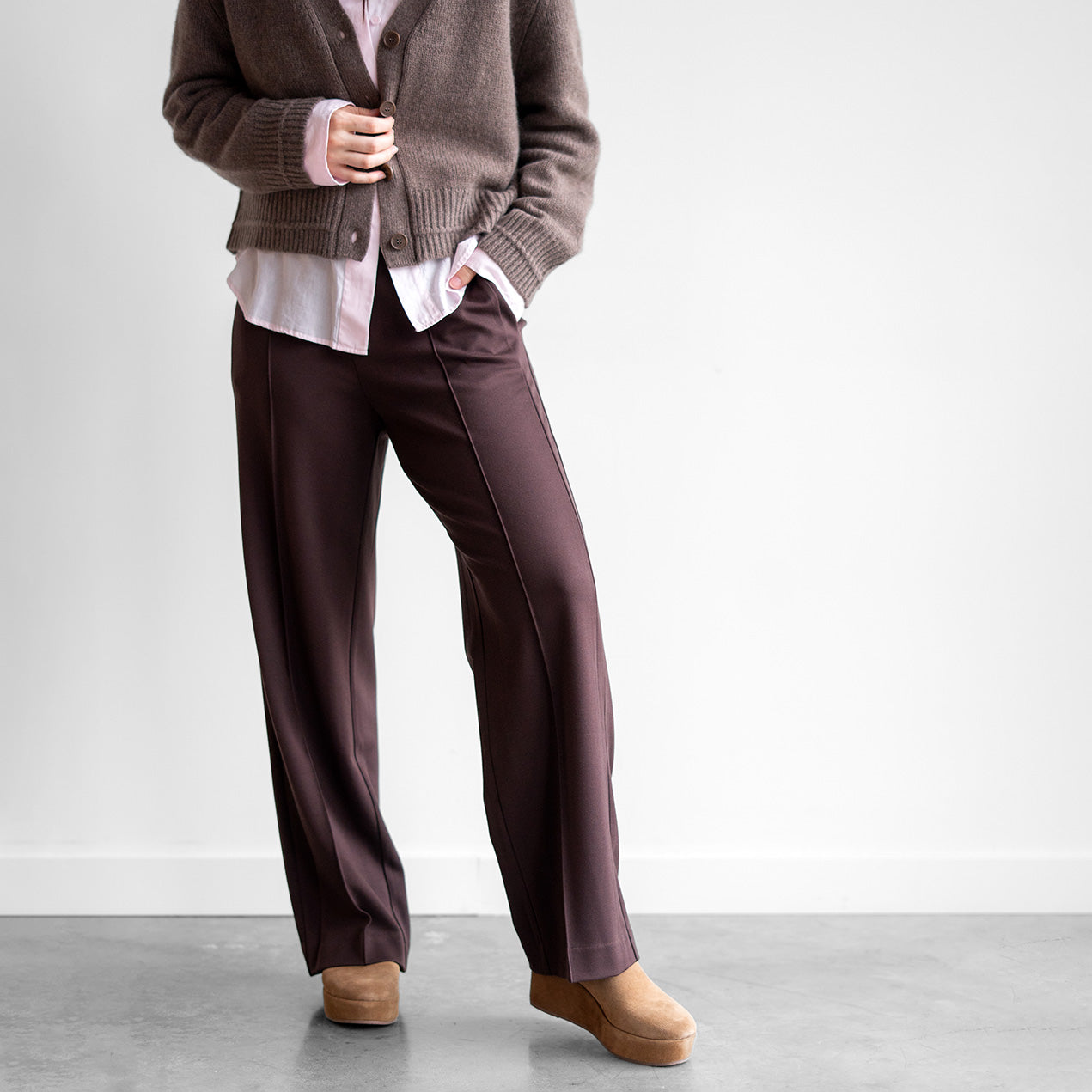 Straight Leg Pant in Chocolate