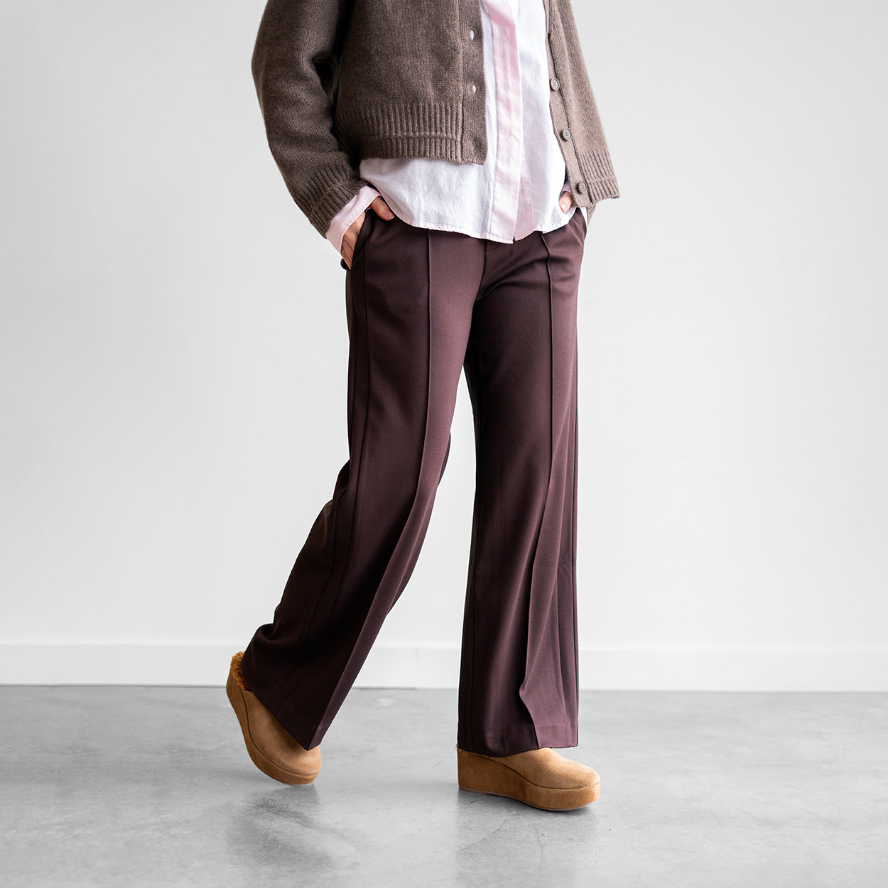 Straight Leg Pant in Chocolate