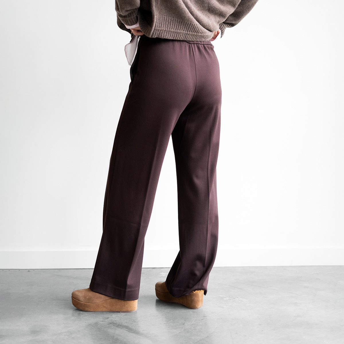 Straight Leg Pant in Chocolate