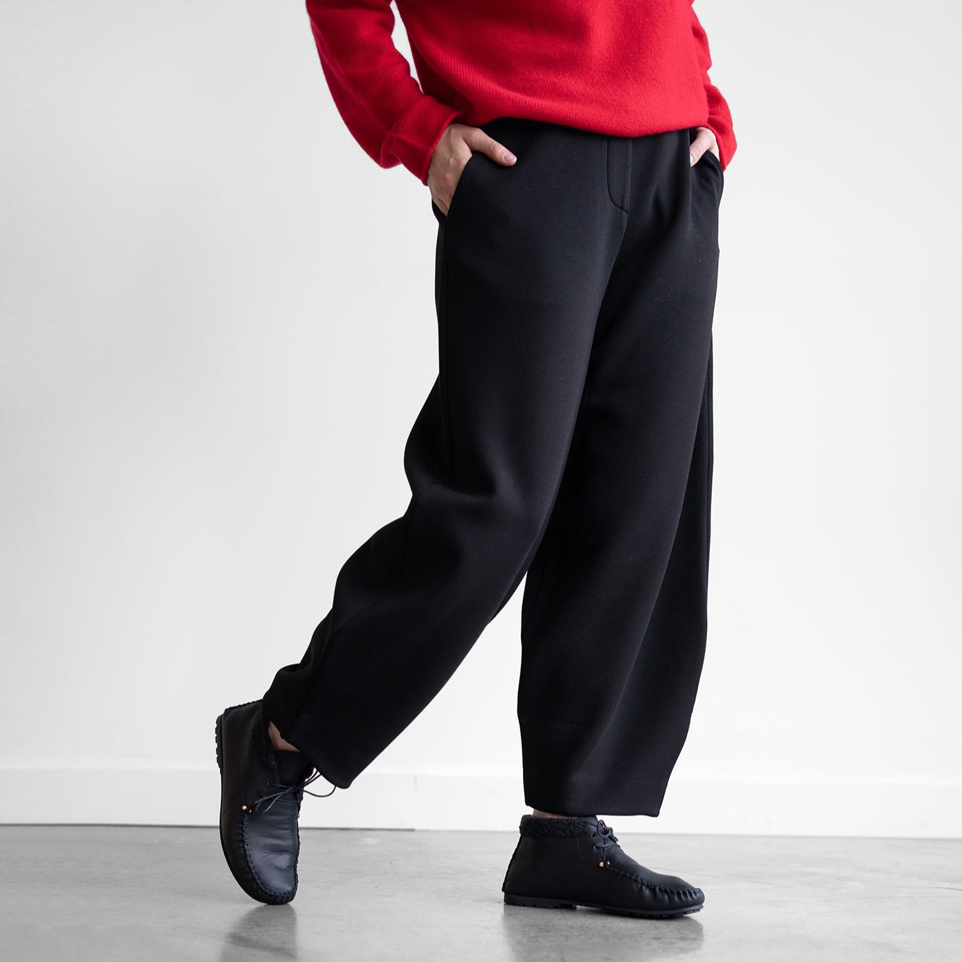 Barrel Leg Pant in Black