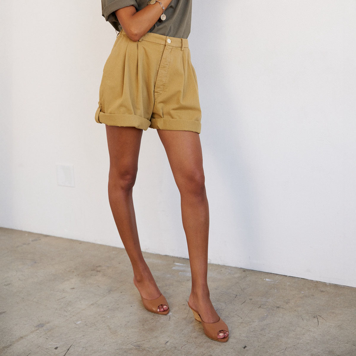 The Pleat Short in Khaki