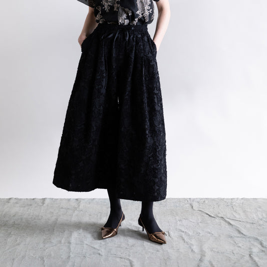 APPLIQUE TROUSER in Black