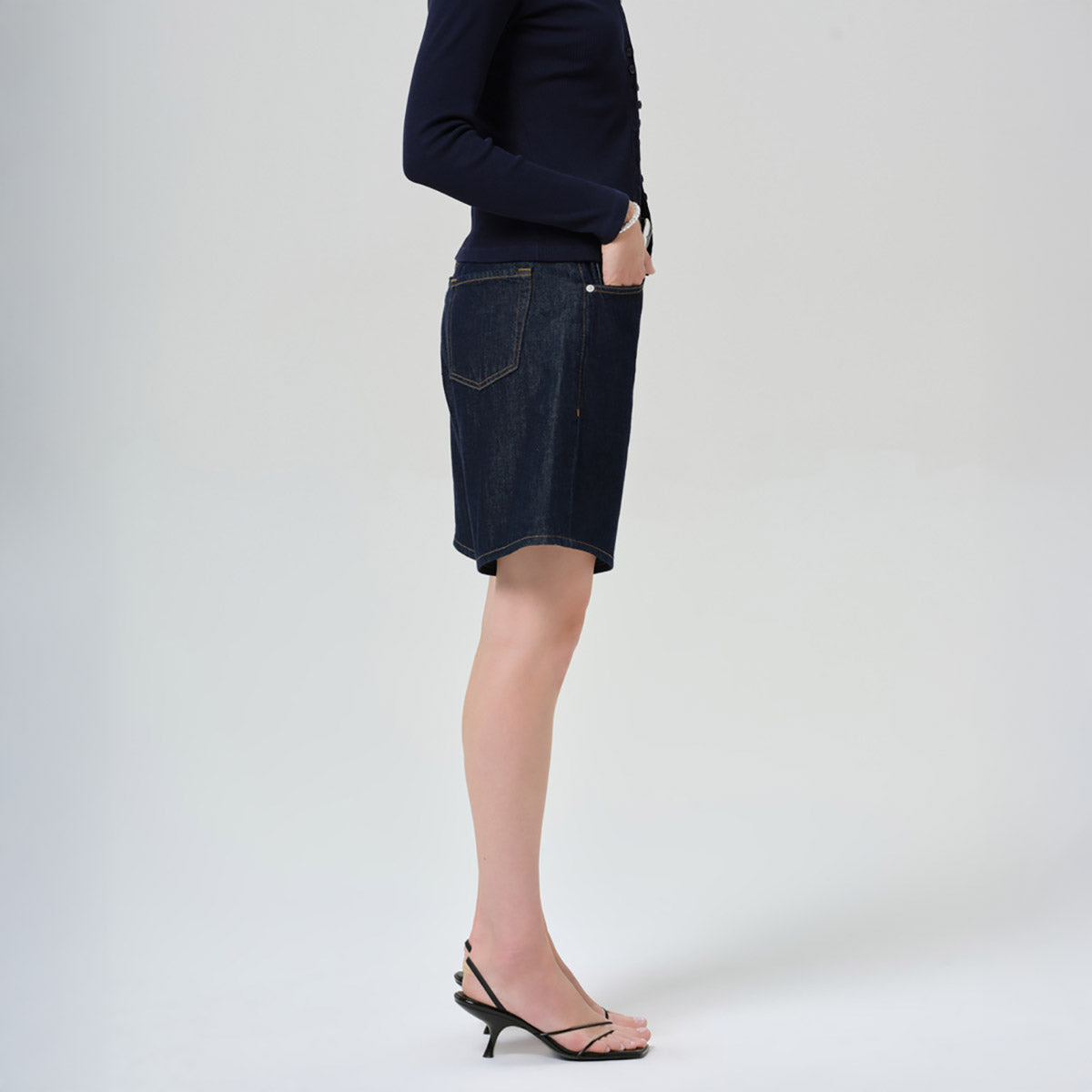 Ayla Short in Juno