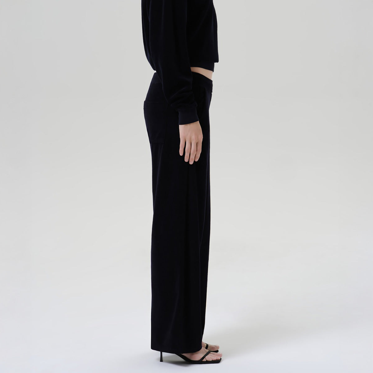 Brynn Velour Pant in Notte