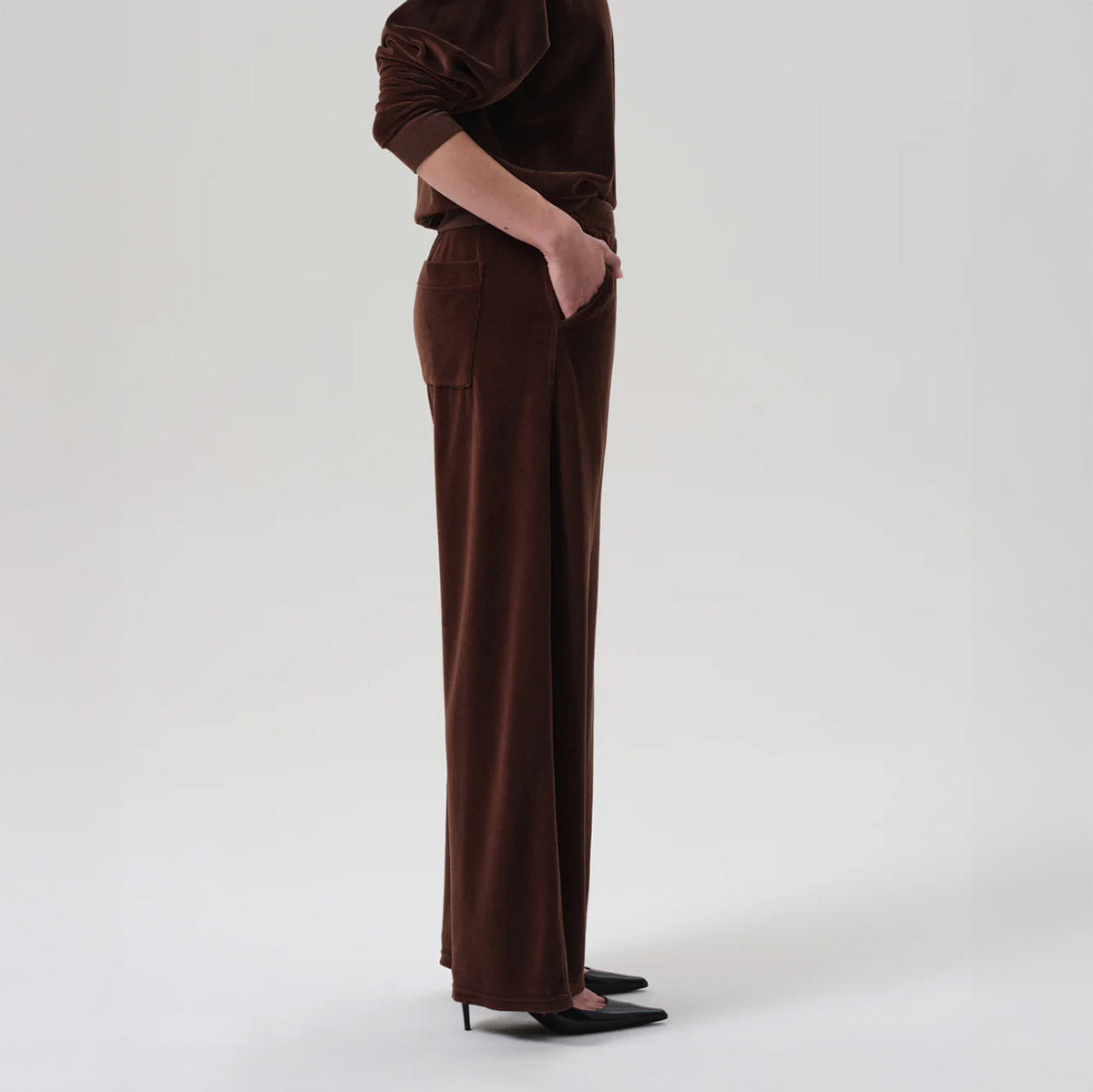 Brynn Velour Pant in Camello
