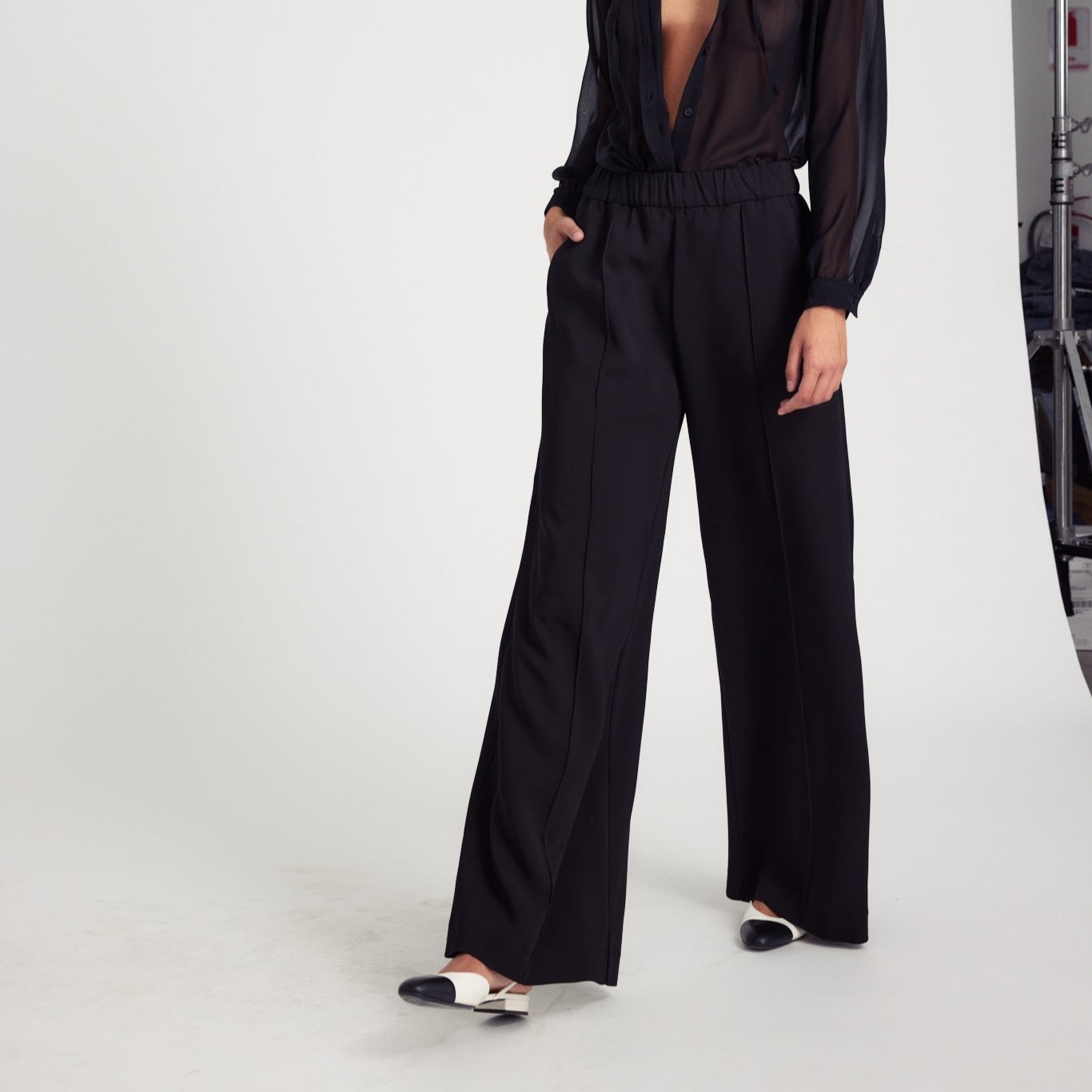 Wide Leg Pintuck Trouser in Black