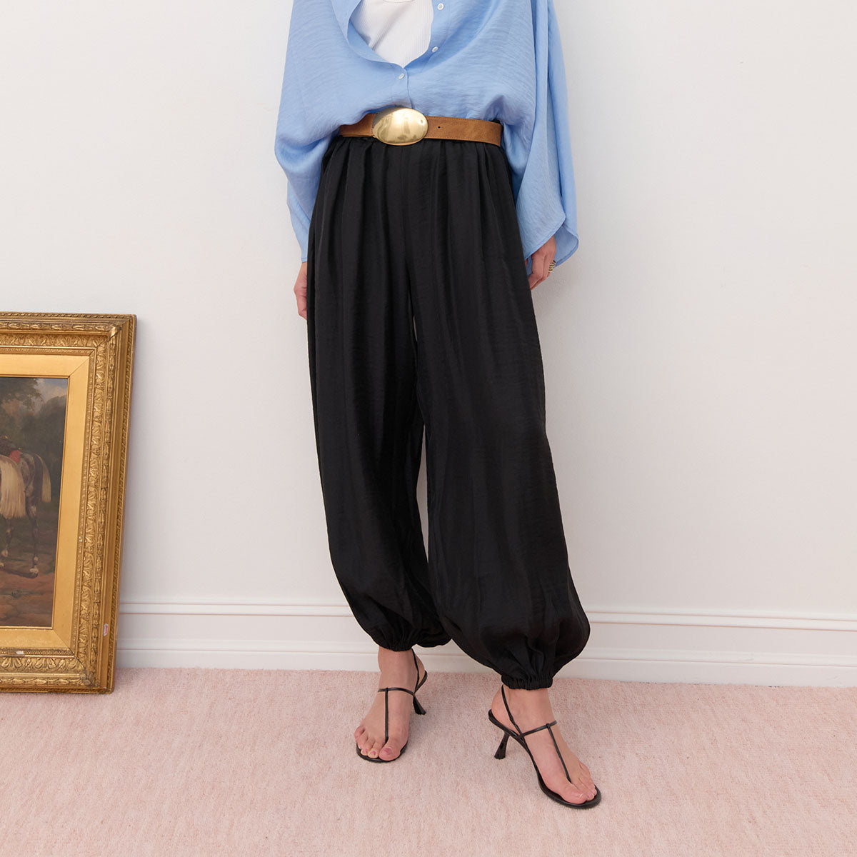 Jeanie Pant in Black