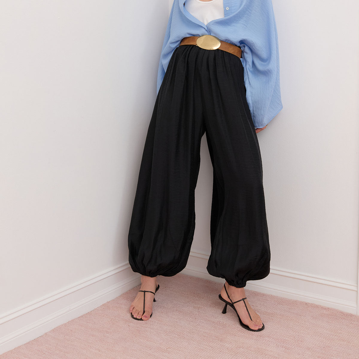 Jeanie Pant in Black